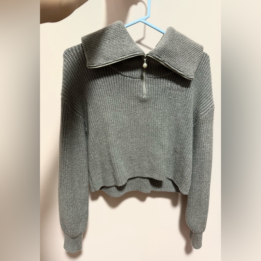 Gray Jill Stuart sweater, worn once in Japan. Too hot to wear in Hawaii.